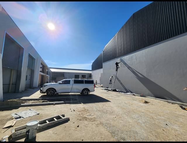 761M² WAREHOUSE TO LET IN STIKLAND INDUSTRIAL